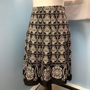Ann Taylor Black and Cream Silk Patterned A-Line Skirt Size 2